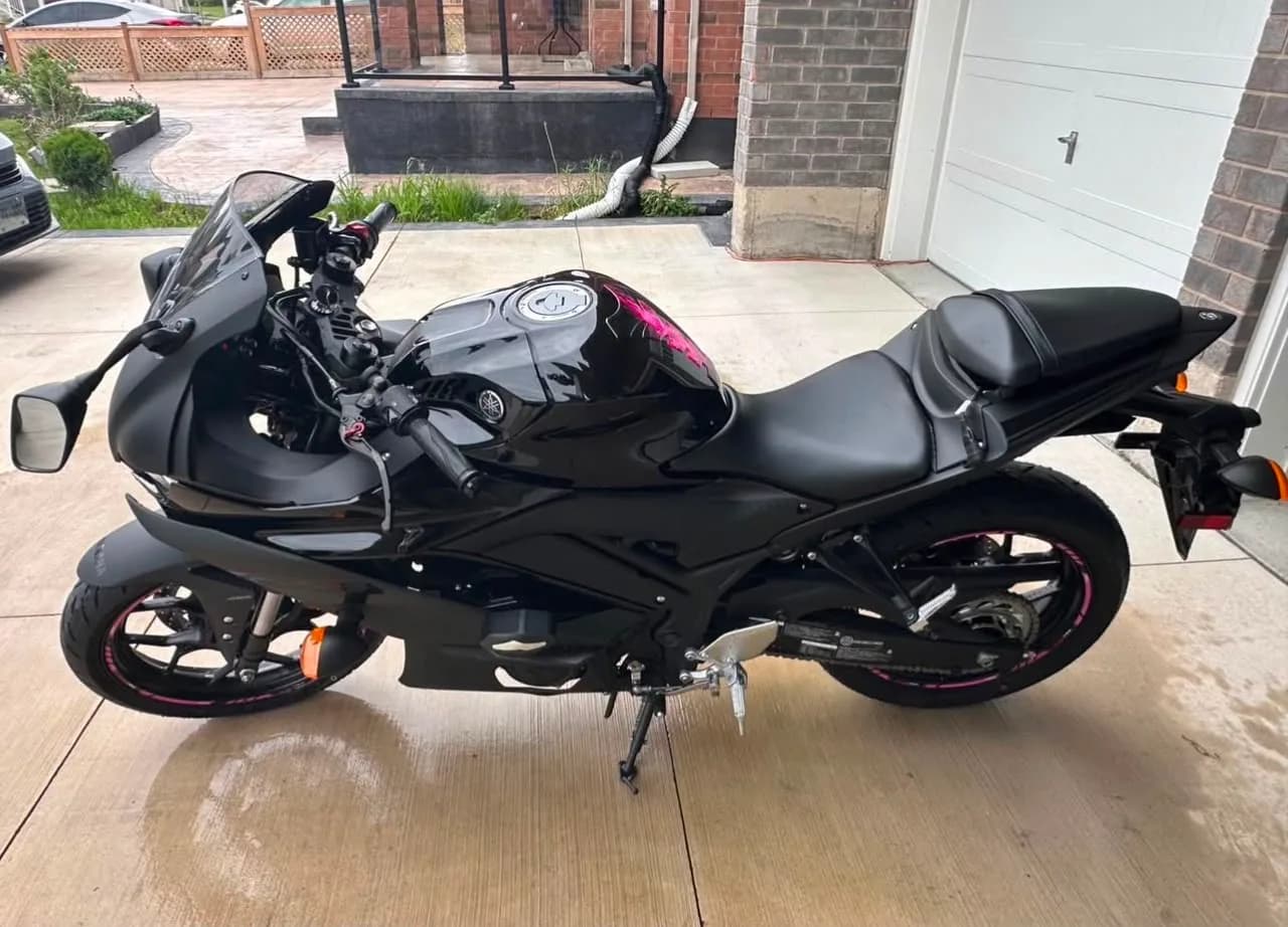 2020 Yamaha R3 in black with pink wheel trim, left-hand side